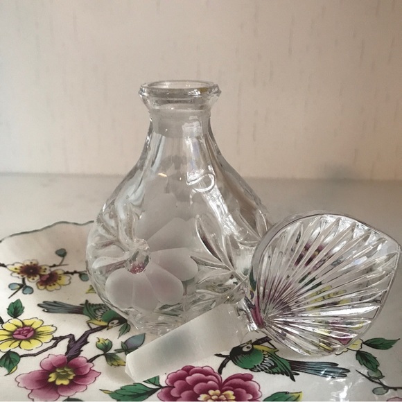 Vintage Princess House Etched Pressed Crystal Perfume Bottle and Fan Sto… - Picture 7 of 9